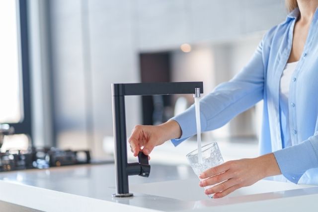 How Does a Water Filtration System Work?